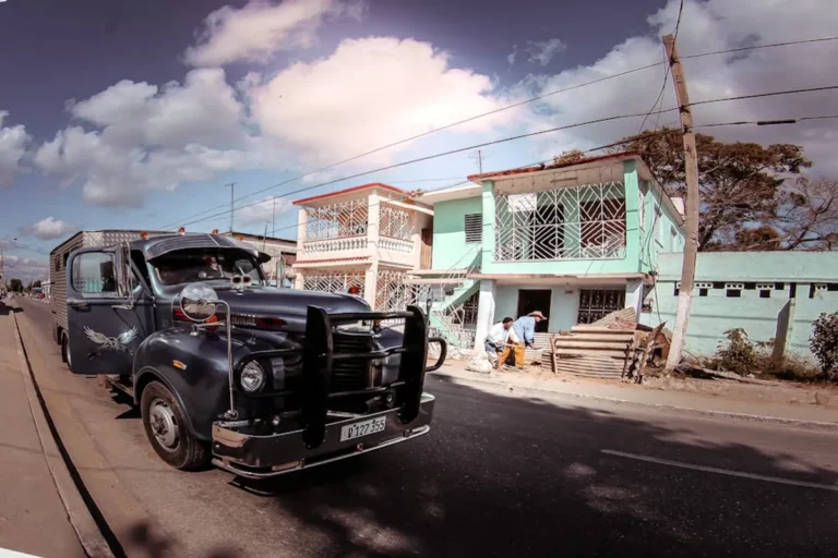 Cuban Entertainment Industry: What Visitors Should Know